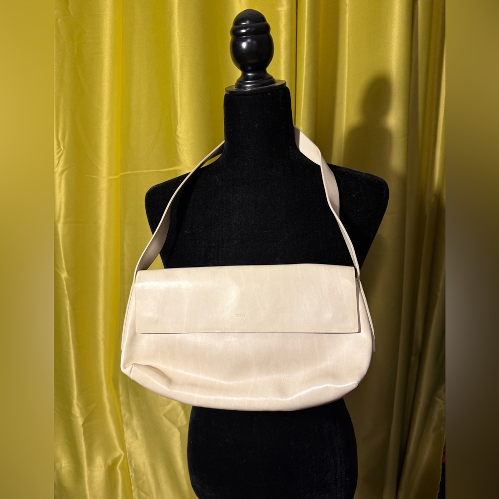 Tano of Spain Pearlized Wht Leather purse vintage